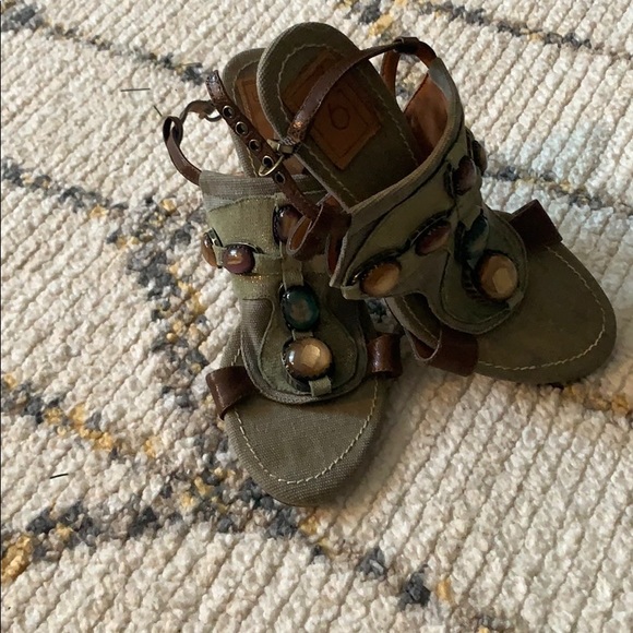 Heels - Picture 2 of 3